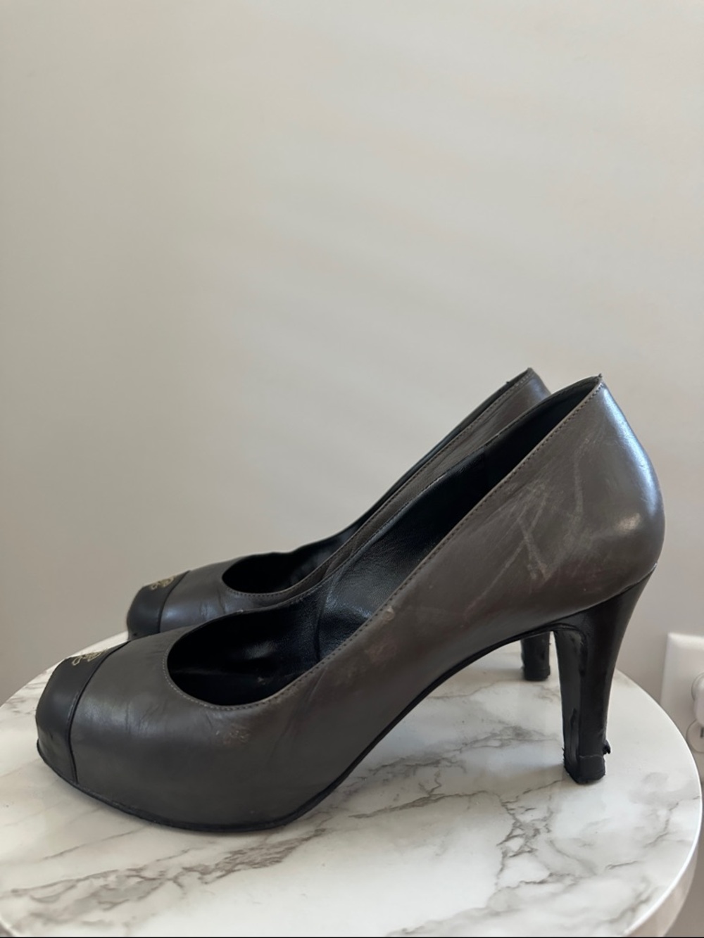 CHANEL Black and Gray Leather Cap-Toe Pumps - Picture 2 of 6